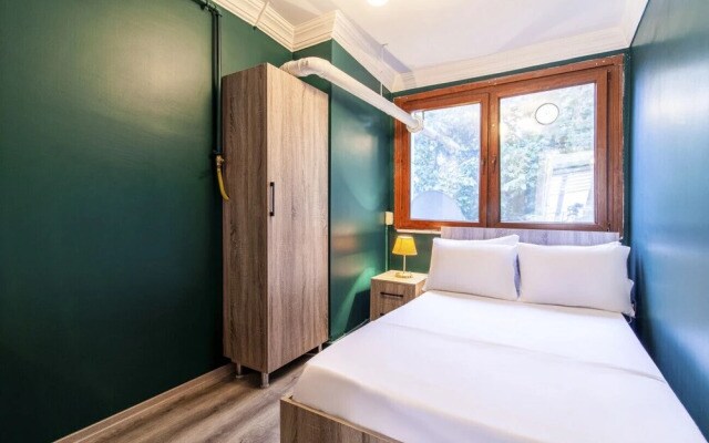Fabulolus Flat Near Kennedy Avenue in Fatih