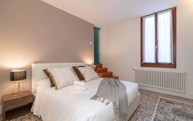 Best Rialto Palace 2 by Wonderful Italy