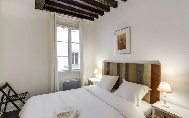 Louvre - Saint Honore Area Apartment