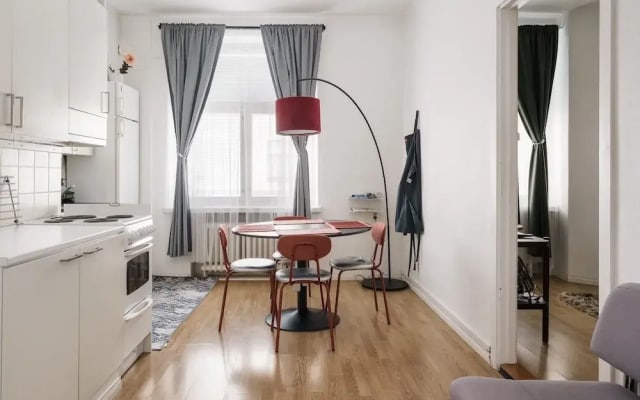 1BR Demure Design Urban Living Space