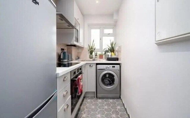 Stylish Brixton Hill Studio With Modern Charm
