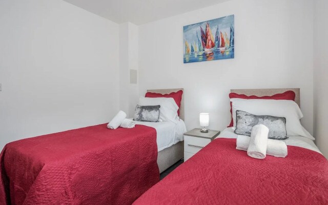 Beautiful 3-bed Apartment in Romford