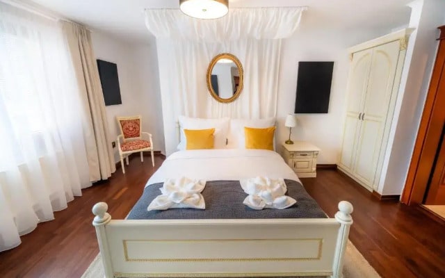 5BR 2BATH Masarykovo nábřeží apartment