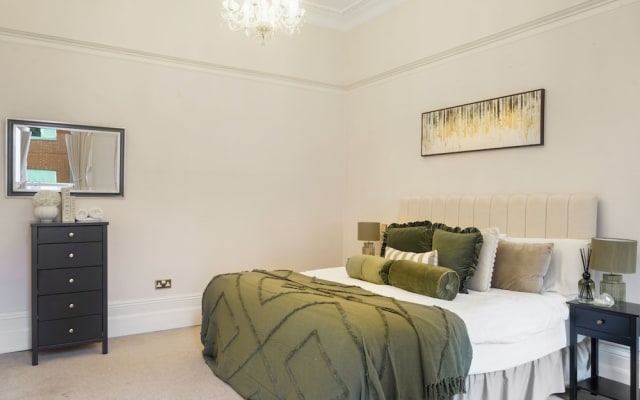 Hertford Flat 8