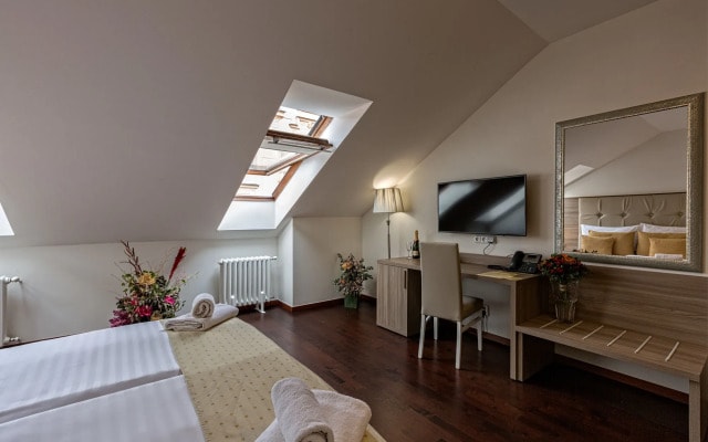 Old Town Residence by Little King
