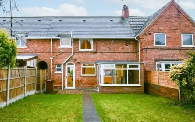 House - Sleeps 4-6 - Parking - Pet Friendly