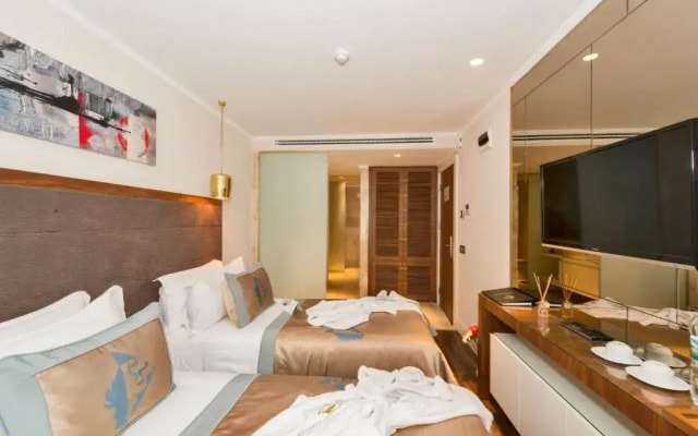 Darkmen Hotel