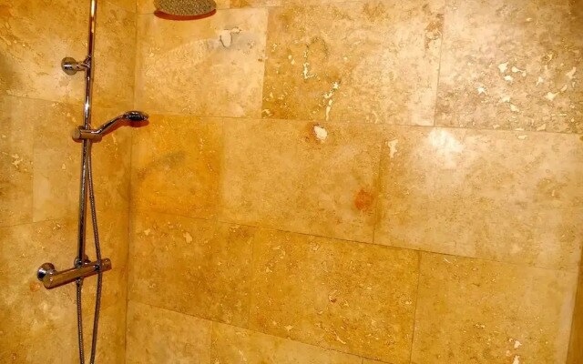 Ultra Deluxe Versace Apartment Near Sheffield