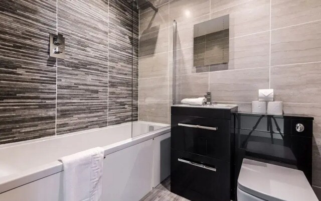 Prestige STAY Aparthotel - 42 Stanley Street Party Apartments