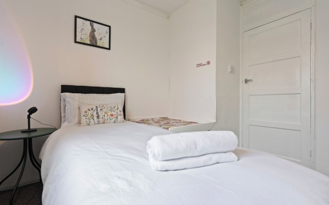 Serene Melford House in Nottingham