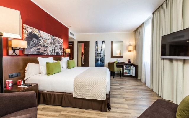 Отель Leonardo Hotel Barcelona Gran Via