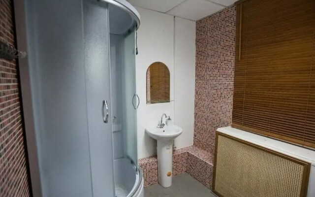 Like Hostel