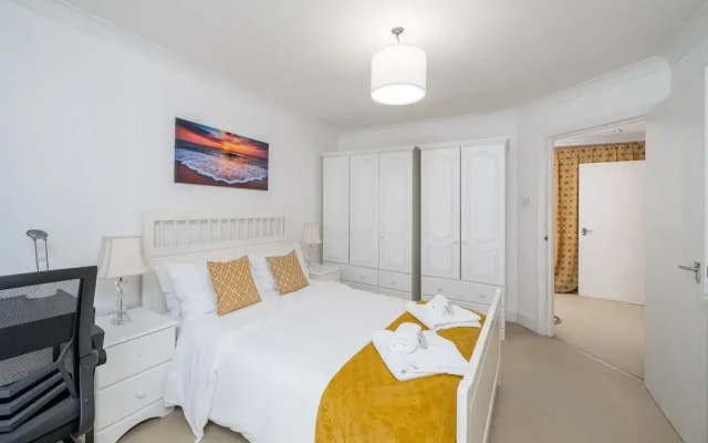 Deluxe 2Bed Duplex Apartment & parking