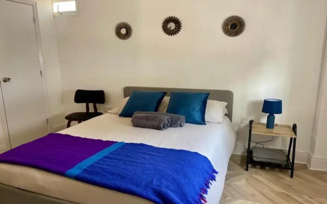 Dalston Luxe Studios (3 Miles away from Liverpool Train Station)