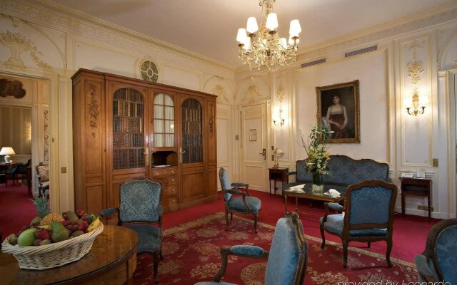 Hotel Raphael