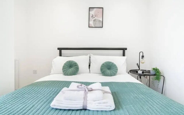 Livestay - Luxury 2bed Apartment With Free Parking