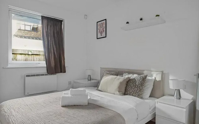 King's Cross Apartment with Terrace