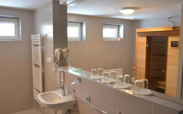 Hotel CESKA FARMA