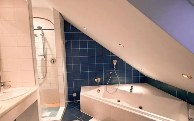 Белый Дом Озерки-2