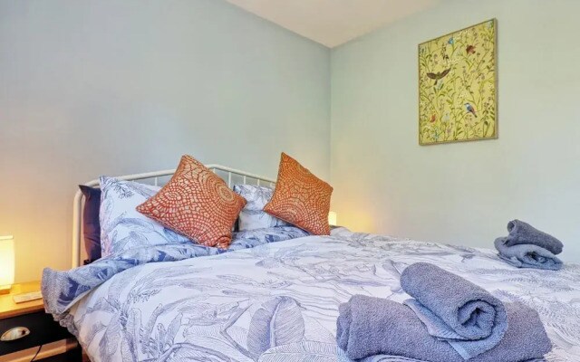 Tranquil Garden Retreat in Buckhurst Hill