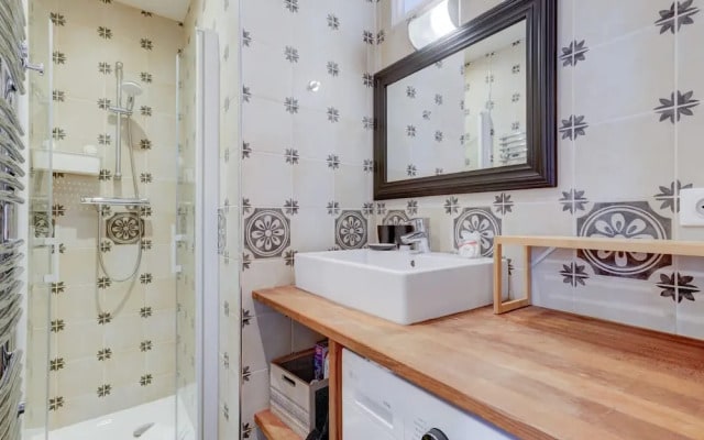 Athos I Stylish 1BR Home on the Rive Gauche