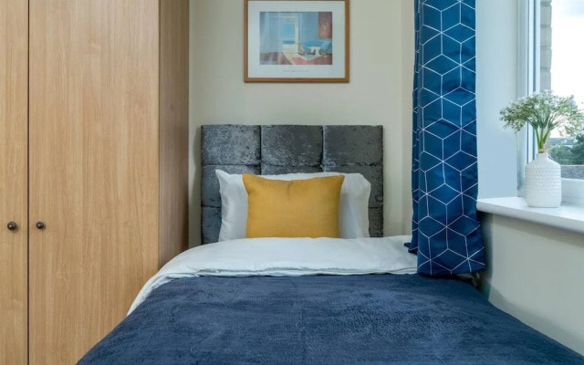 Cozy 2 bed Room Flat, Walking Distance From Excel