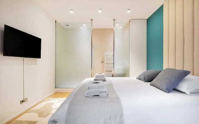 Fabulous House : a Gem in Chic Western Paris