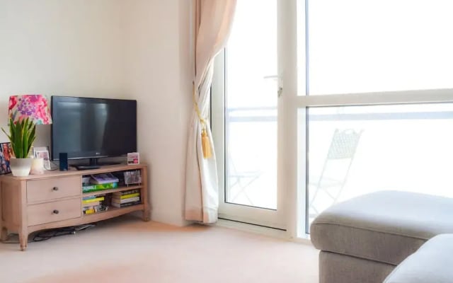 Beautiful 1 Bedroom Wandsworth Flat With Views