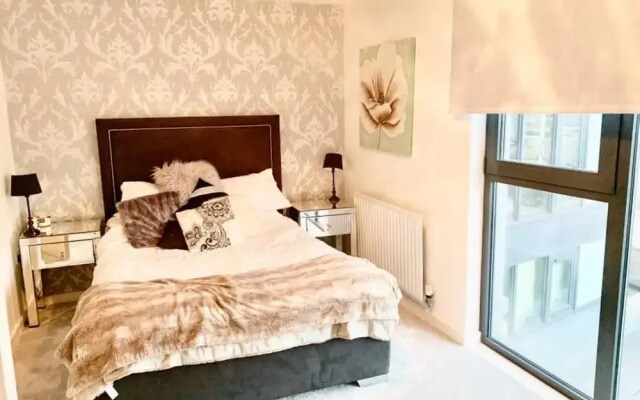 1 Bedroom Apartment in Bow With Spectacular Views