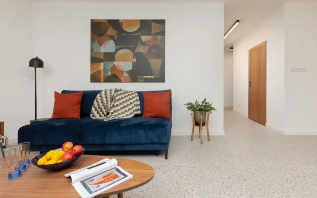 Sunny & Elegant Apartment by Renters