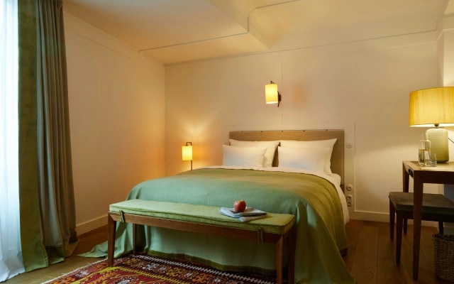 Louis Hotel
