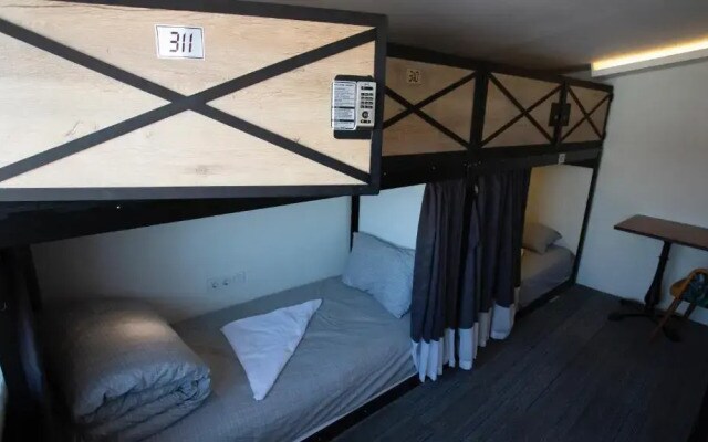 musk hostel