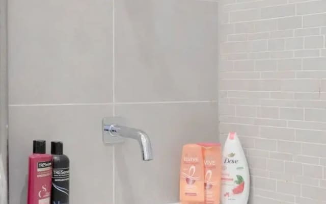 Vibrant 1BD Flat w/ Private Balcony, Camberwell!