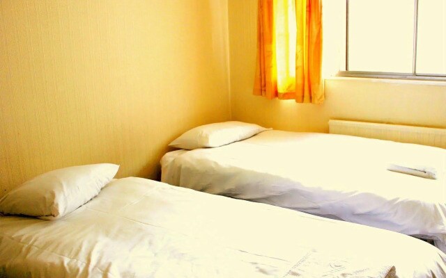 Heathrow Lodge