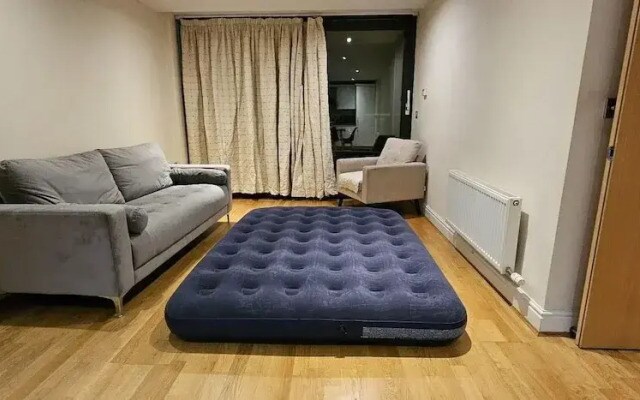 Modern & Lovely 2 Bed in London
