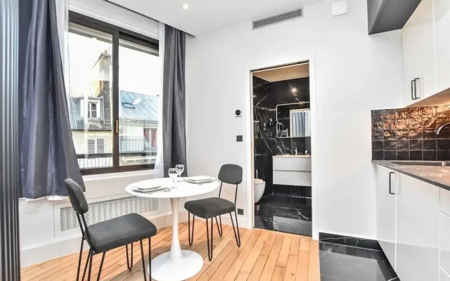 Chic Studio w/ Jacuzzi - 2P - Near Palais Garnier