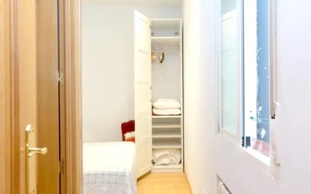 Apartment with One Bedroom in Madrid, with Wifi