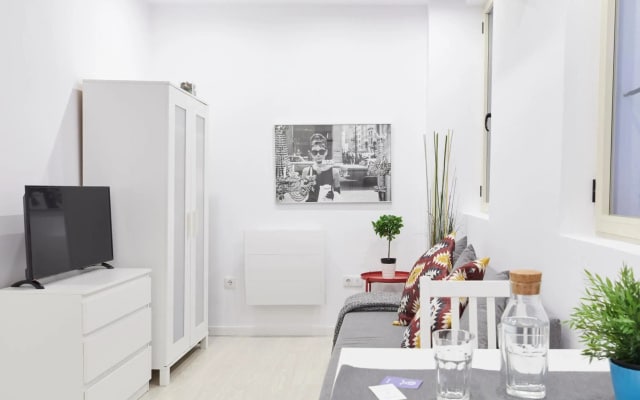 LEEWAYS APARTMENT in DIVINO PASTOR