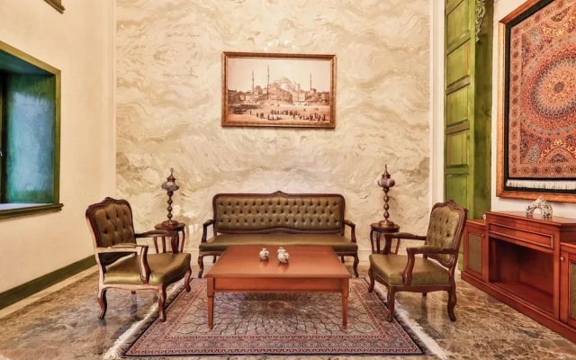 Emerald Mansion Hotel – Special Class