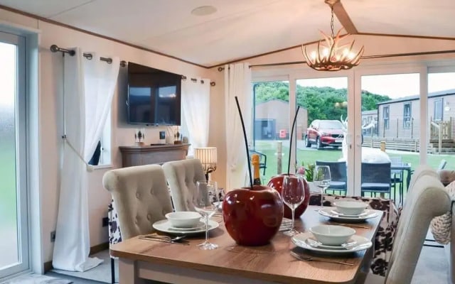 Boutique Lodge With hot tub Sleeps 6