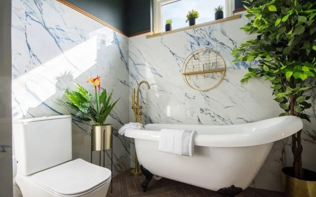 Luxury Versace Sleeps10, Hottub, Pool Table, Skytv