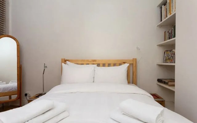 Spacious, Light-Filled 2 Bedroom Apartment