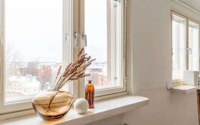 Upper floor studio with a sea view