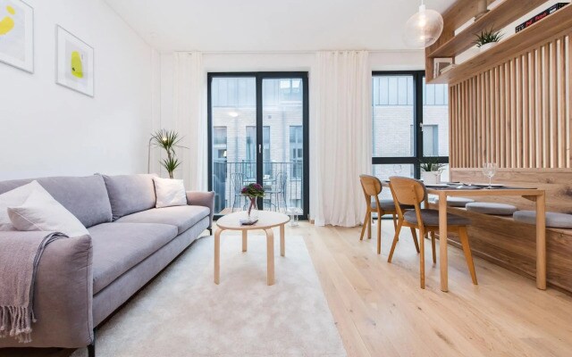 Newly Built, w-Balcony, easy Self check in, by Cohost