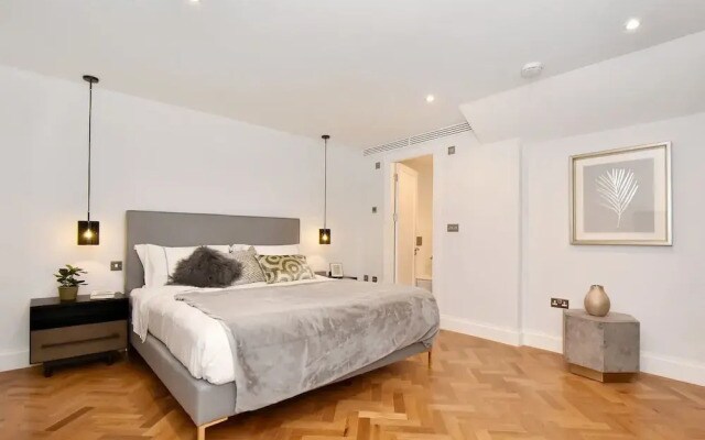 Graceful Apartment in London