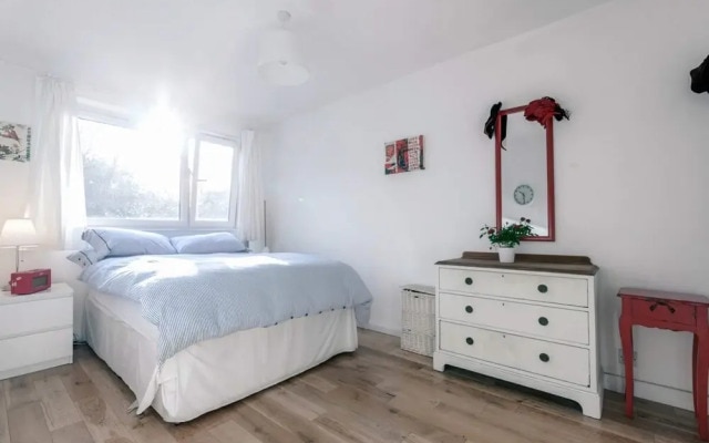 3 Bedroom House With Garden in Brixton