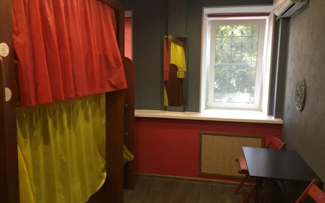 Like Hostel