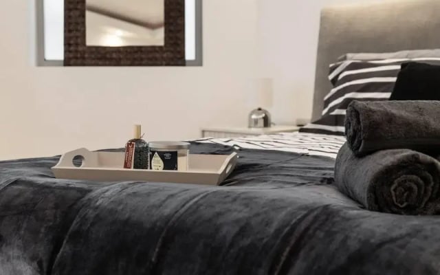 Exquisite 2400sqft 3 Bed Brick Lane Pad