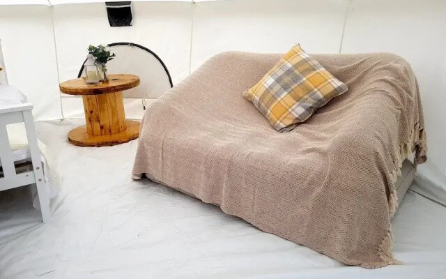 Luxury 4 Person Glamp Tent