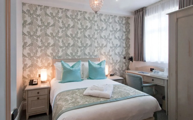 W12 Rooms